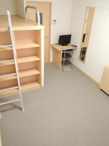 レオパレスオークヒルズＡの居間・リビング