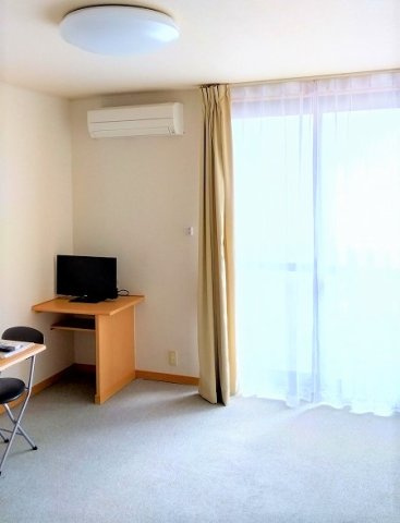 レオパレスコスモＭＫの居間・リビング