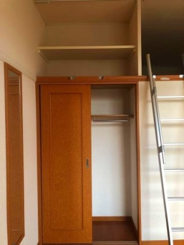 レオパレスブライトサニーハウスの内装|クローゼット