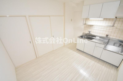 【洋室】 | カーサ・ベージュ