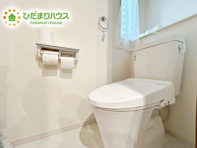【トイレ】 | 石岡市南台　中古戸建 | 1・2階にトイレあるため、同時に利用でき混雑を避けられますね