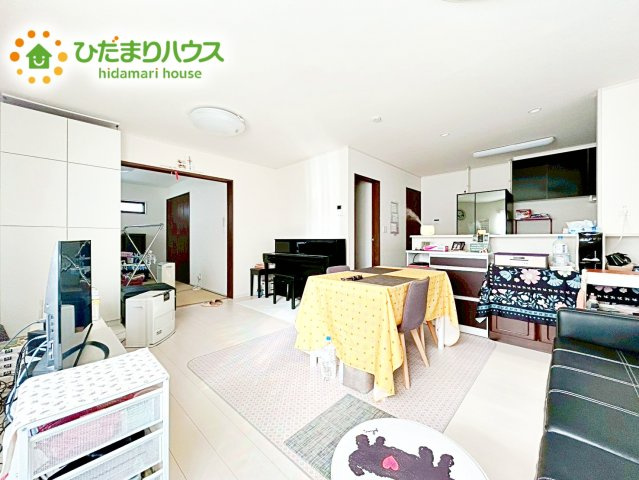 【居間・リビング】 | 石岡市南台　中古戸建 | 家族団らんの時間も増えそうな、日当たり良好＆くつろぎのLDK