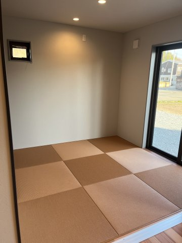 村山市楯岡鶴ヶ町1丁目6-37北棟の和室|4/13撮影
畳入りました！