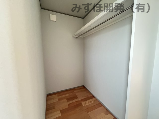 村山市楯岡鶴ヶ町1丁目6-37北棟の収納|ウォークインクローゼット
3/18撮影