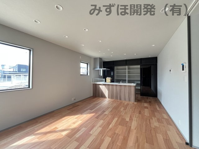 村山市楯岡鶴ヶ町1丁目6-37北棟の居間・リビング|リビング窓は南向きです！
3/18撮影