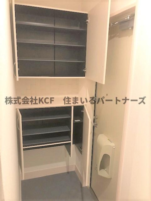 【玄関】 | D-roomF.京町 | 収納もある玄関です