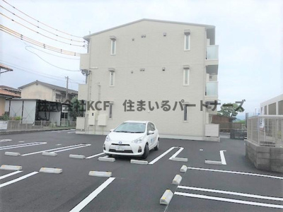 【駐車場】 | D-roomF.京町 | 駐車場に車を止められます