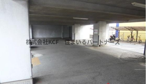 ドミ・エスポワール久留米Ⅲの駐車場|駐車場があるので、車を買う予定の方も安心です