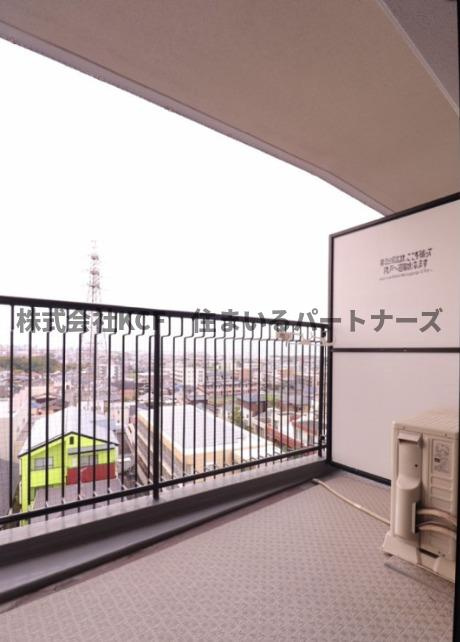 ドミ・エスポワール久留米Ⅲのバルコニー|バルコニーからの眺めを楽しみながら食事をしませんか