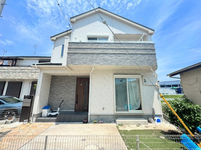 【外観】 | ◆◇横浜市緑区青砥町　中古一戸建て◇◆ | ◆堂々たる趣ながら、主張し過ぎずどこか余裕を感じさせるシャープなフォルムで佇む邸宅は、晴天の空と照らし合わせる事で、本来あるべき完成形の姿を見せてくれます。