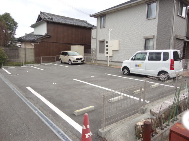 ステッラの駐車場