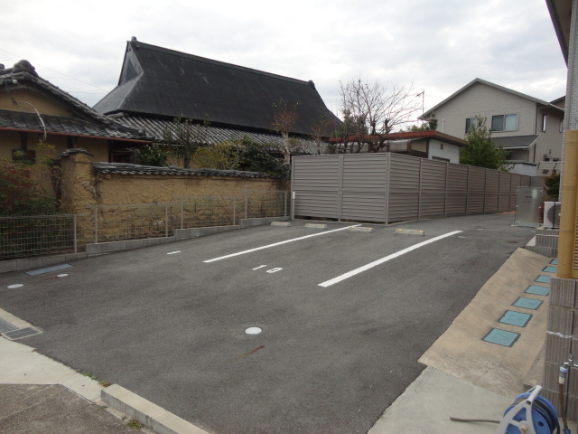 ステッラの駐車場