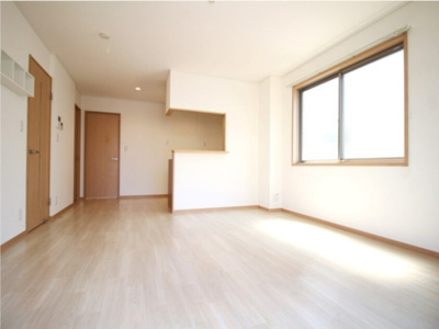 【居間・リビング】 | サリーレＡ | こちらのリビングで趣味の時間をお楽しみください