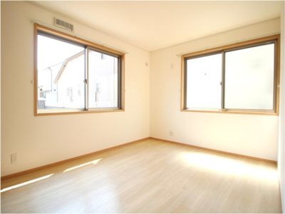 【寝室】 | サリーレＡ | 広くて明るい寝室