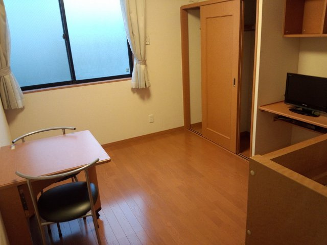 レオパレスグランデの居間・リビング