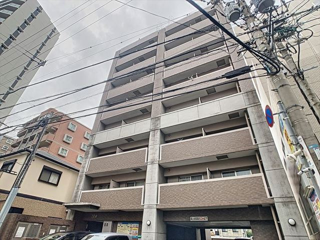 オーク天神の外観