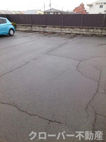 ヴィラ・ヒューゲル　Ｂの駐車場