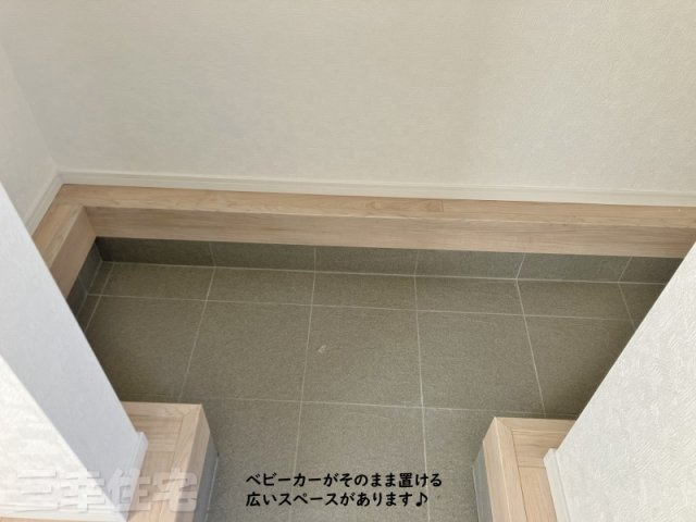 碧南市鴻島町の設備|キチンと整理整頓シューズクローク　幸運は清潔感ある玄関から