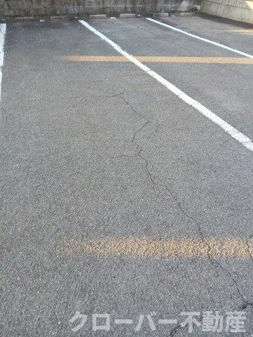 ヴィラ・ヒューゲル　Ｂの駐車場