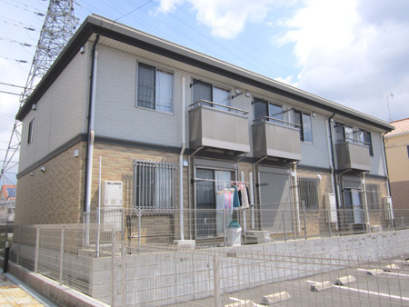 サン・コートの駐車場|きれいな外観です