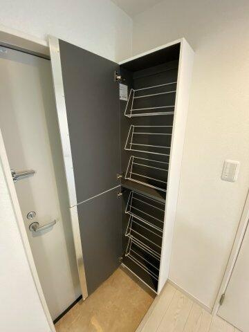 川崎市麻生区高石１丁目のアパートの玄関