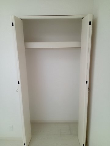 川崎市麻生区高石１丁目のアパートの収納