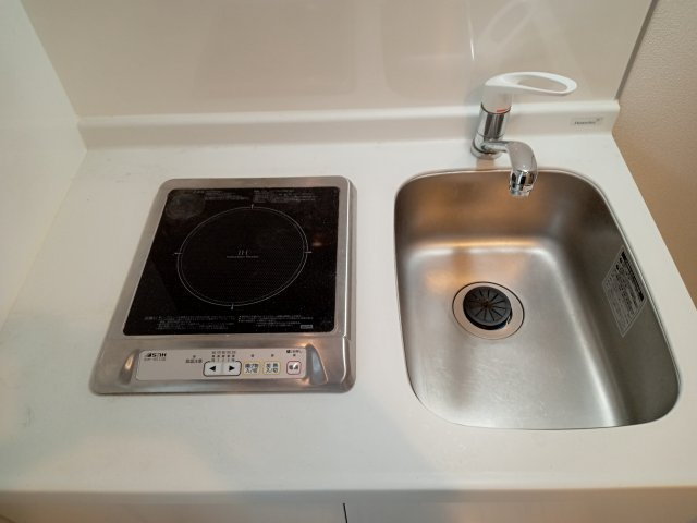 川崎市麻生区高石１丁目のアパートのキッチン