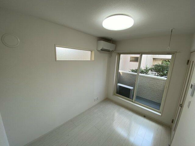 川崎市麻生区高石１丁目のアパートの居間・リビング