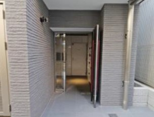 ベルシード横濱大口通のエントランス