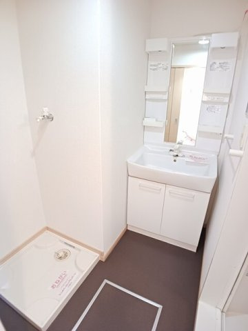 プロムナードⅢの洗面所|ゆったりとスペースのある洗面所