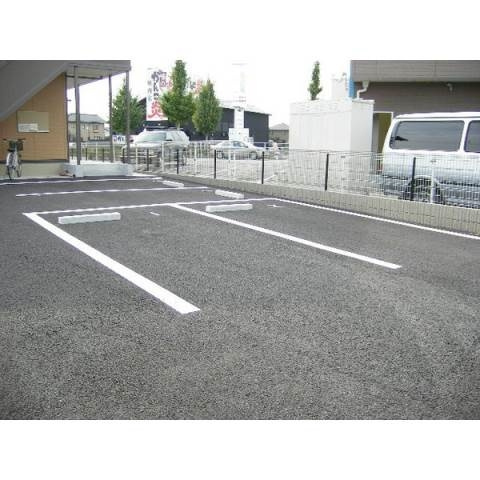 ブライツコートの駐車場