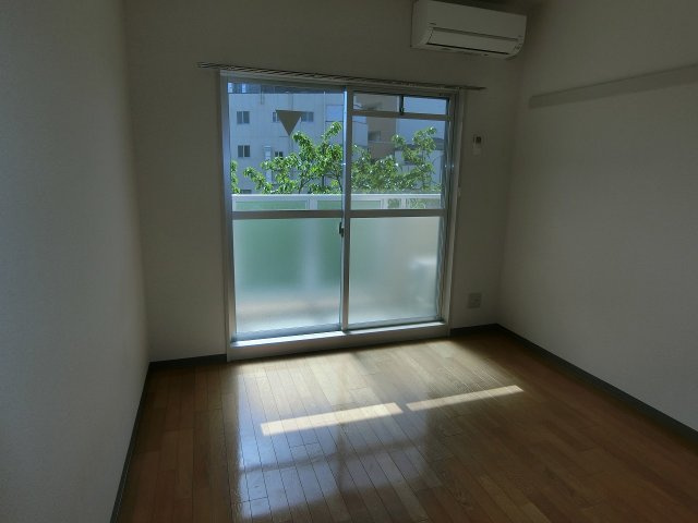 ユニテソリステ津門川の居間・リビング