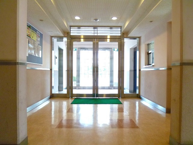 ユニテソリステ津門川のエントランス