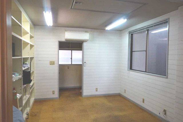 鴨田本町 中根様貸事務所の内装