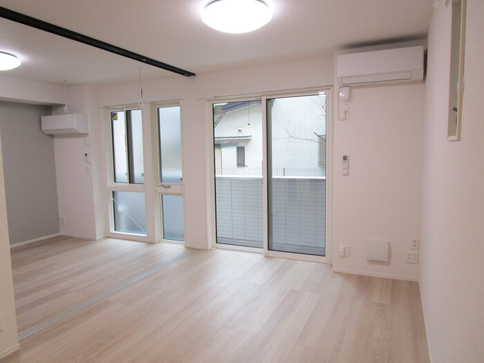 ハイネス妙典の玄関