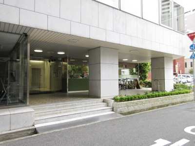 【エントランス】 | 市役所近くの事務所ビル