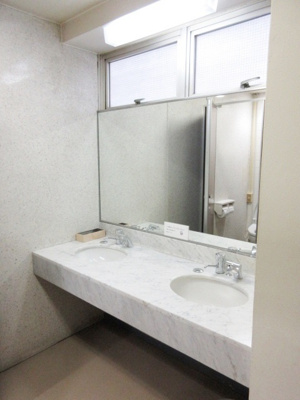 【洗面所】 | 市役所近くの事務所ビル | 女性用