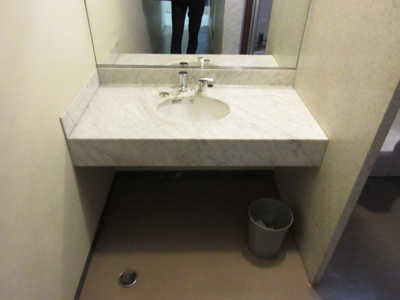 【洗面所】 | 市役所近くの事務所ビル | 男性用