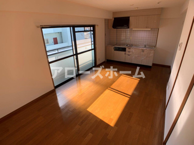 【居間・リビング】 | マンションアムール | 室内写真は前回募集の同一マンション別室につきイメージです