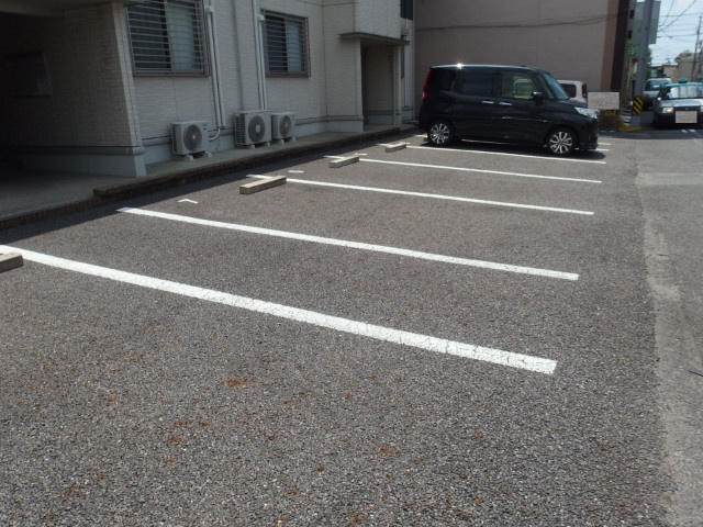 リラコートの駐車場