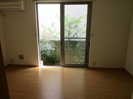 ゆったり過ごせる居間です