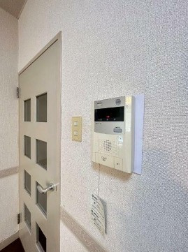 【セキュリティ】 | ロザ・ルゴーザ | モニター付きインターホンで防犯面も安心です！