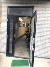 落ち着いたエントランスです