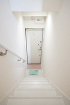 毎日通る玄関はこちらです