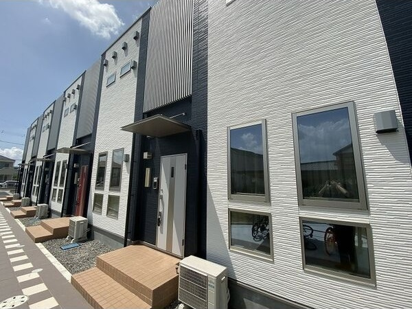 ペルシーク　　刈谷市近郊の賃貸ならクラスホーム刈谷店のエントランス