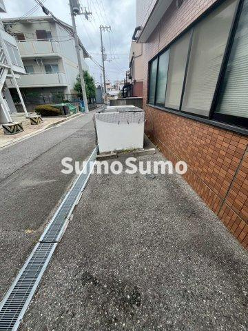 スペースプログレスの駐車場