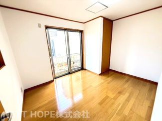 【洋室】 | 宝塚市高松町中古戸建 | １階洋室5.5帖です♪室内は令和７年１０月リフォーム済み！お待たせ無しで即ご入居していただけます！！