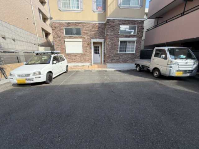 横浜市南区南太田１丁目のアパートの駐車場