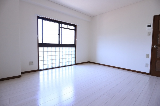 ハイツメルシーの居間・リビング