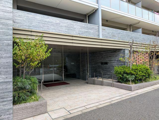 川崎市麻生区上麻生５丁目の賃貸マンションのエントランス